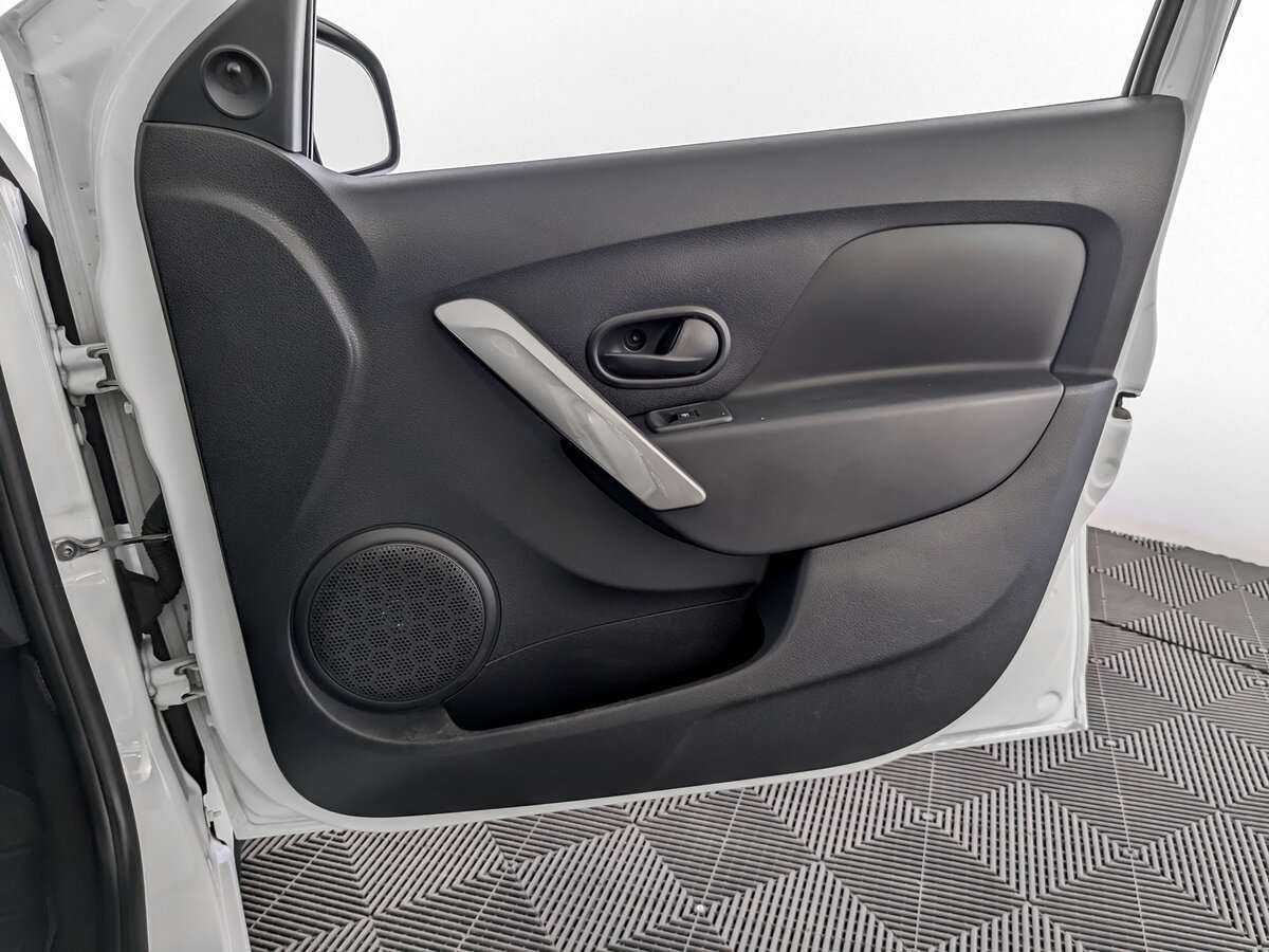 Купить Renault Sandero с пробегом. Фото: #16