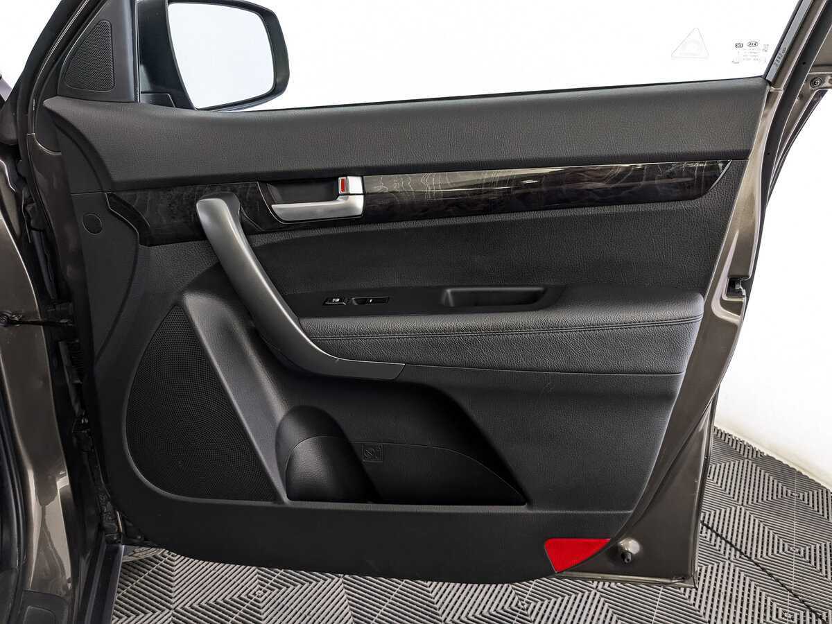 Купить Kia Sorento с пробегом. Фото: #23