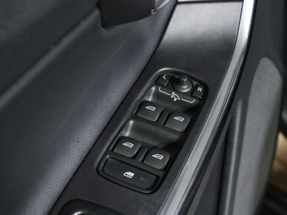 Купить Volvo XC60 с пробегом. Фото: #17