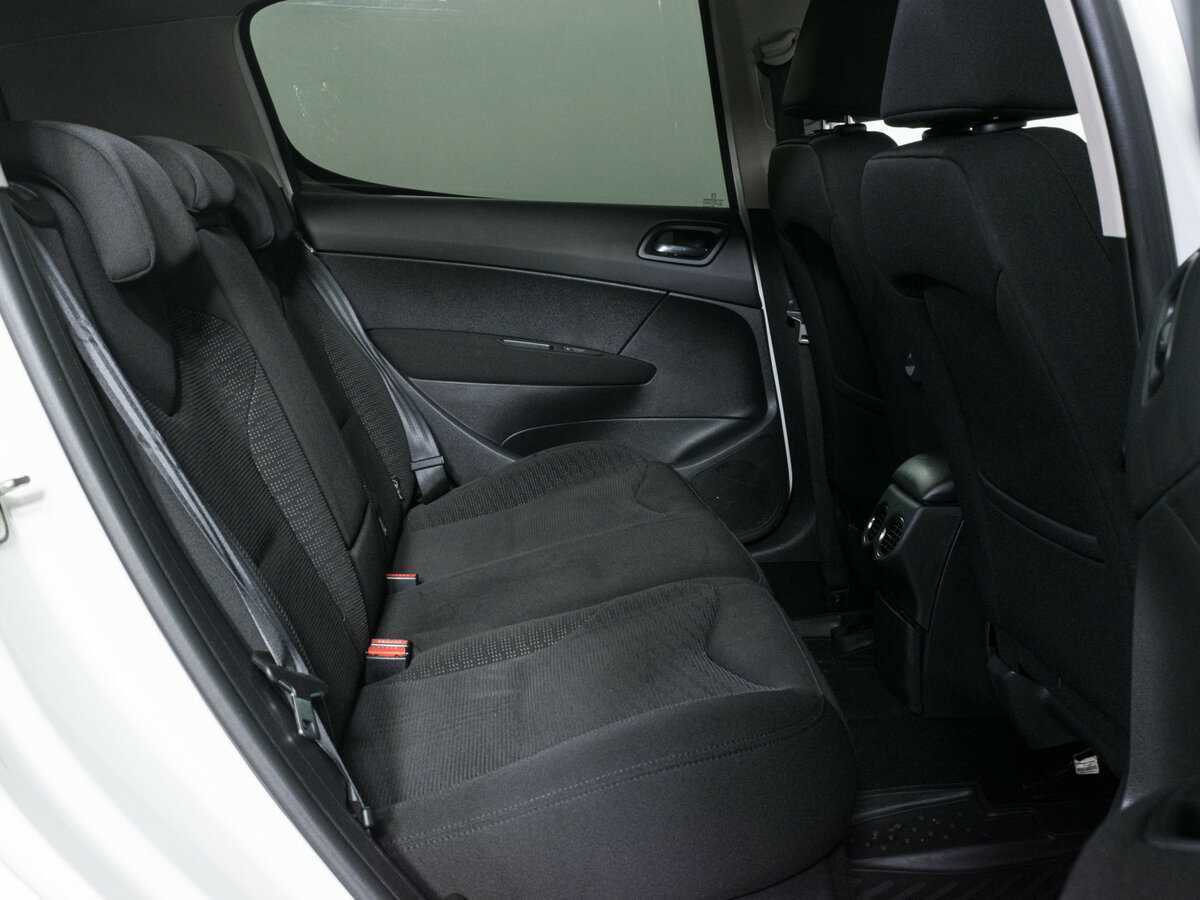 Купить Peugeot 308 с пробегом. Фото: #9