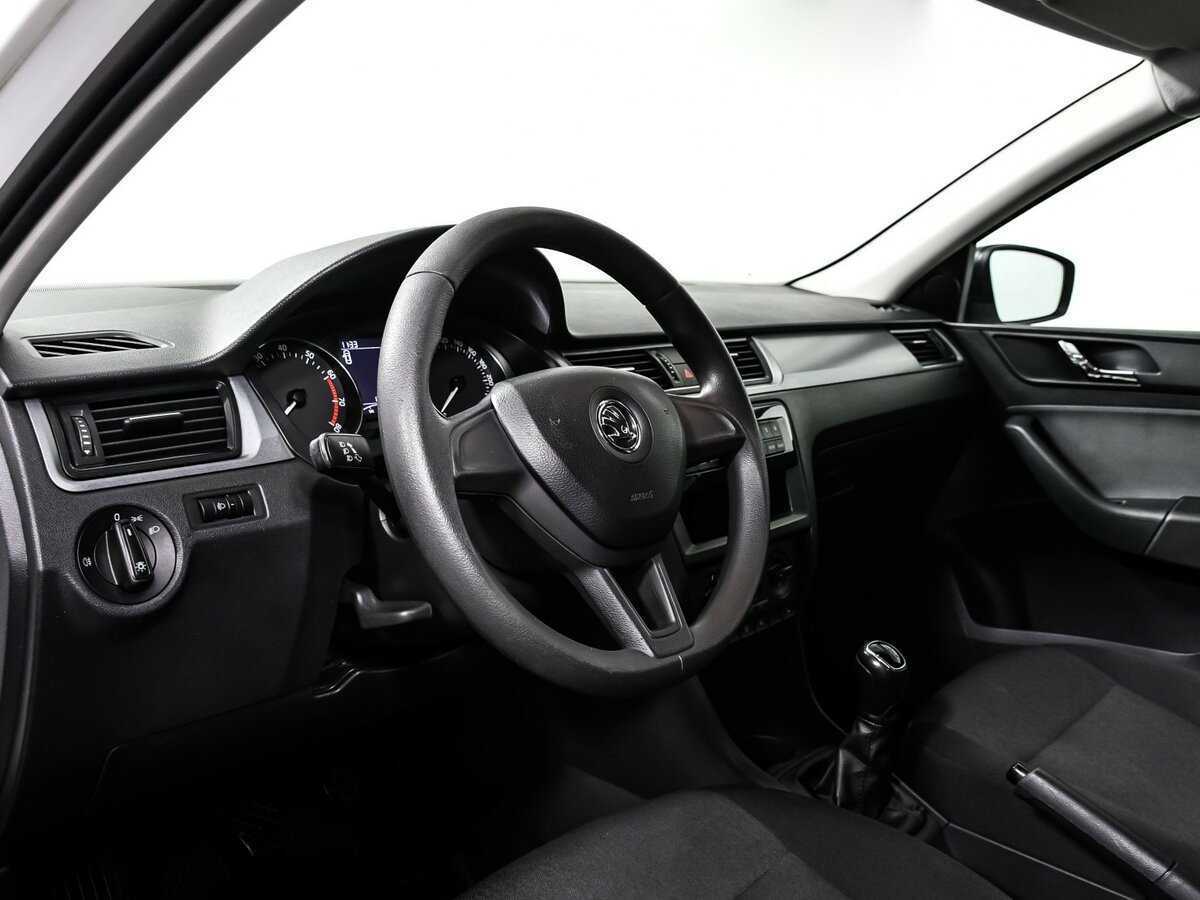 Купить Skoda Rapid с пробегом. Фото: #9