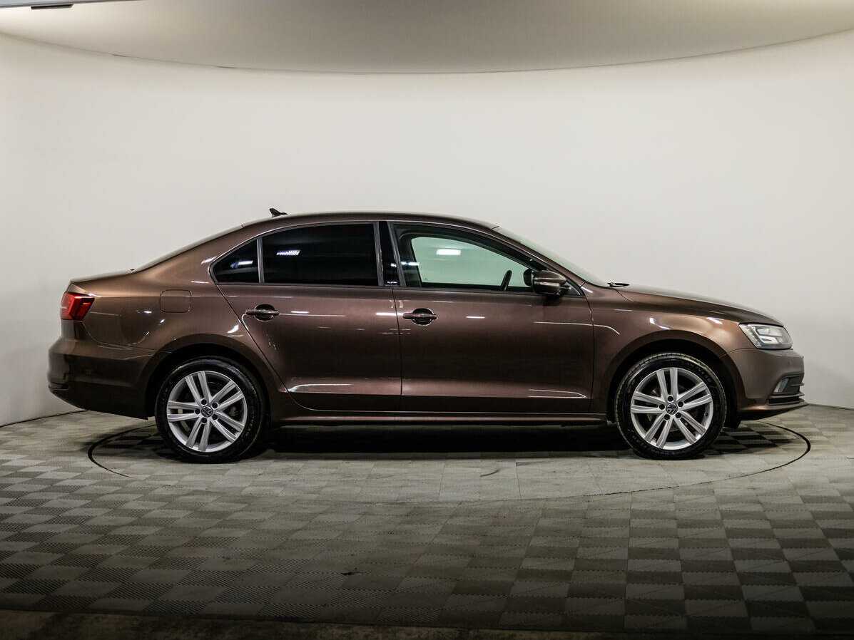 Купить Volkswagen Jetta с пробегом. Фото: #2