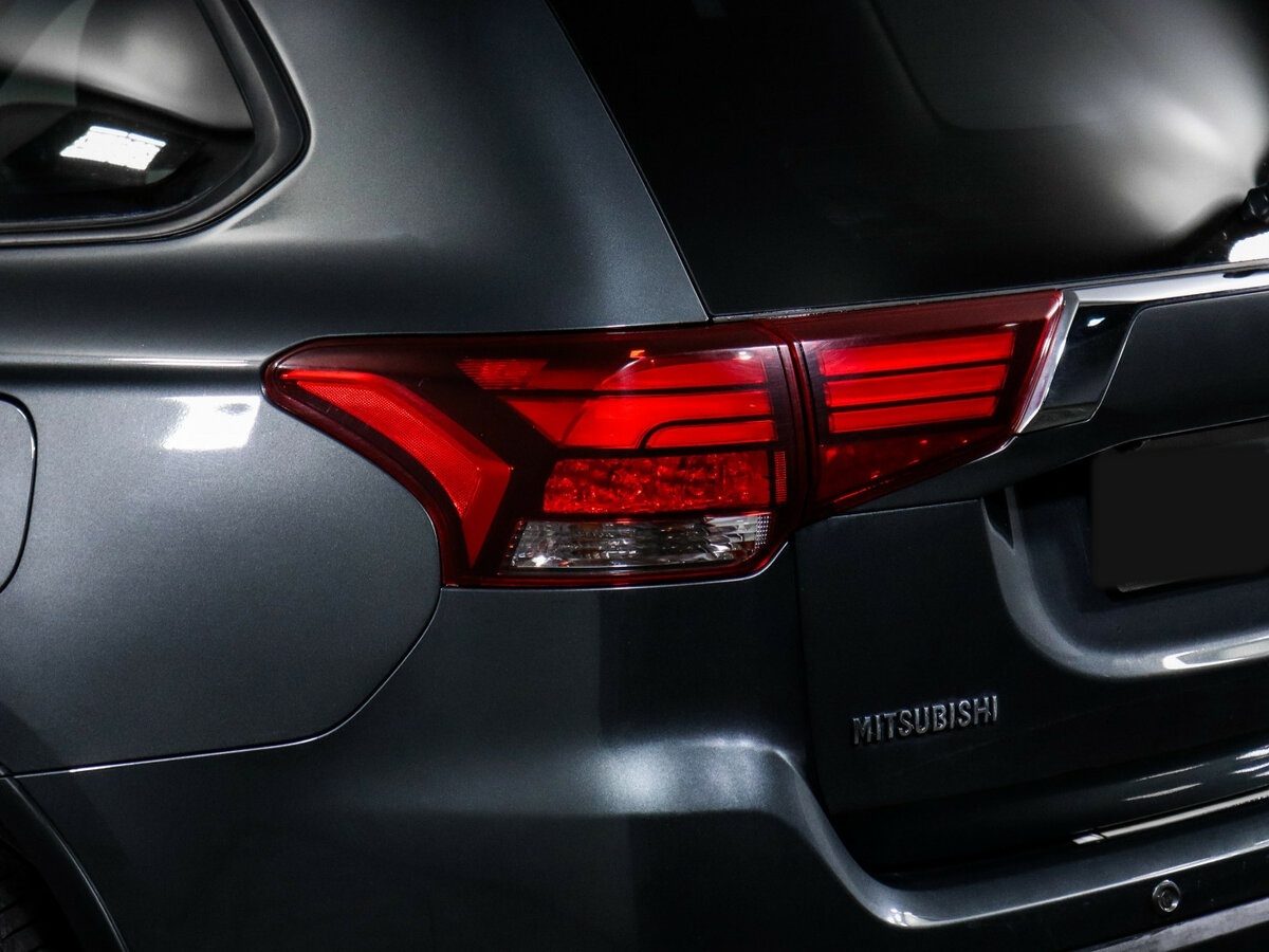 Купить Mitsubishi Outlander с пробегом. Фото: #11