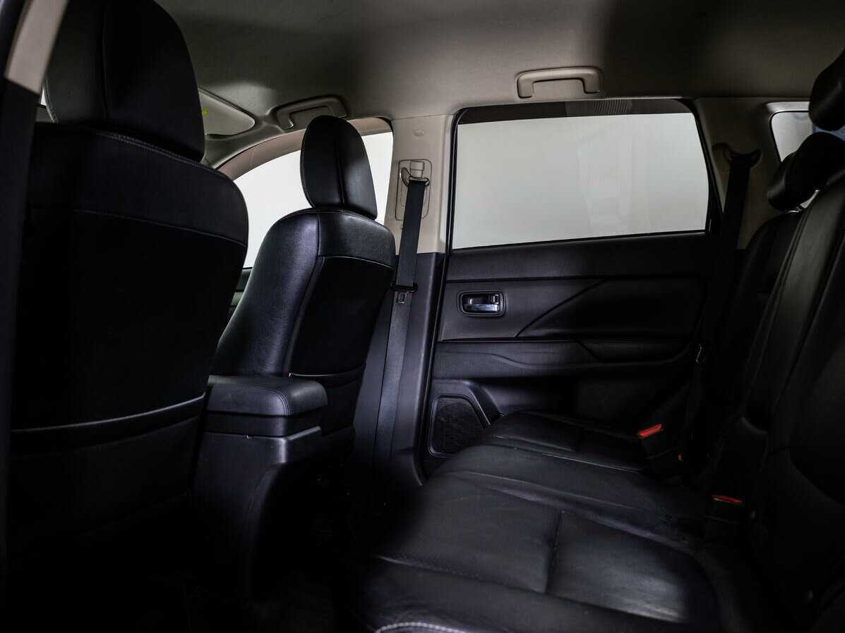 Купить Mitsubishi Outlander с пробегом. Фото: #10