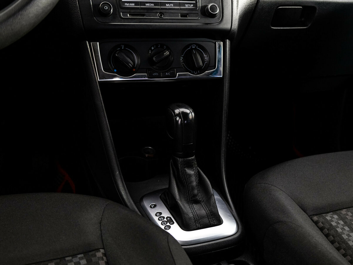 Купить Volkswagen Polo с пробегом. Фото: #9