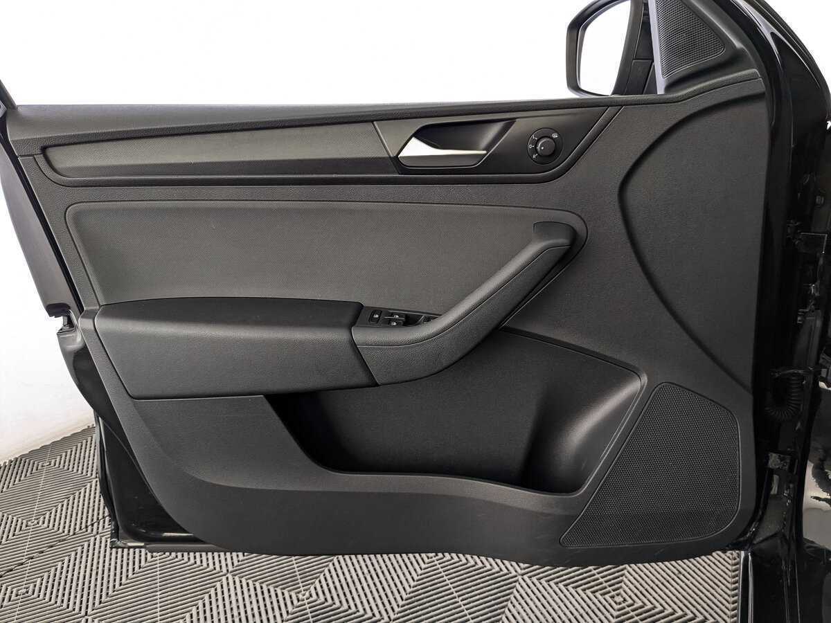 Купить Volkswagen Polo с пробегом. Фото: #17