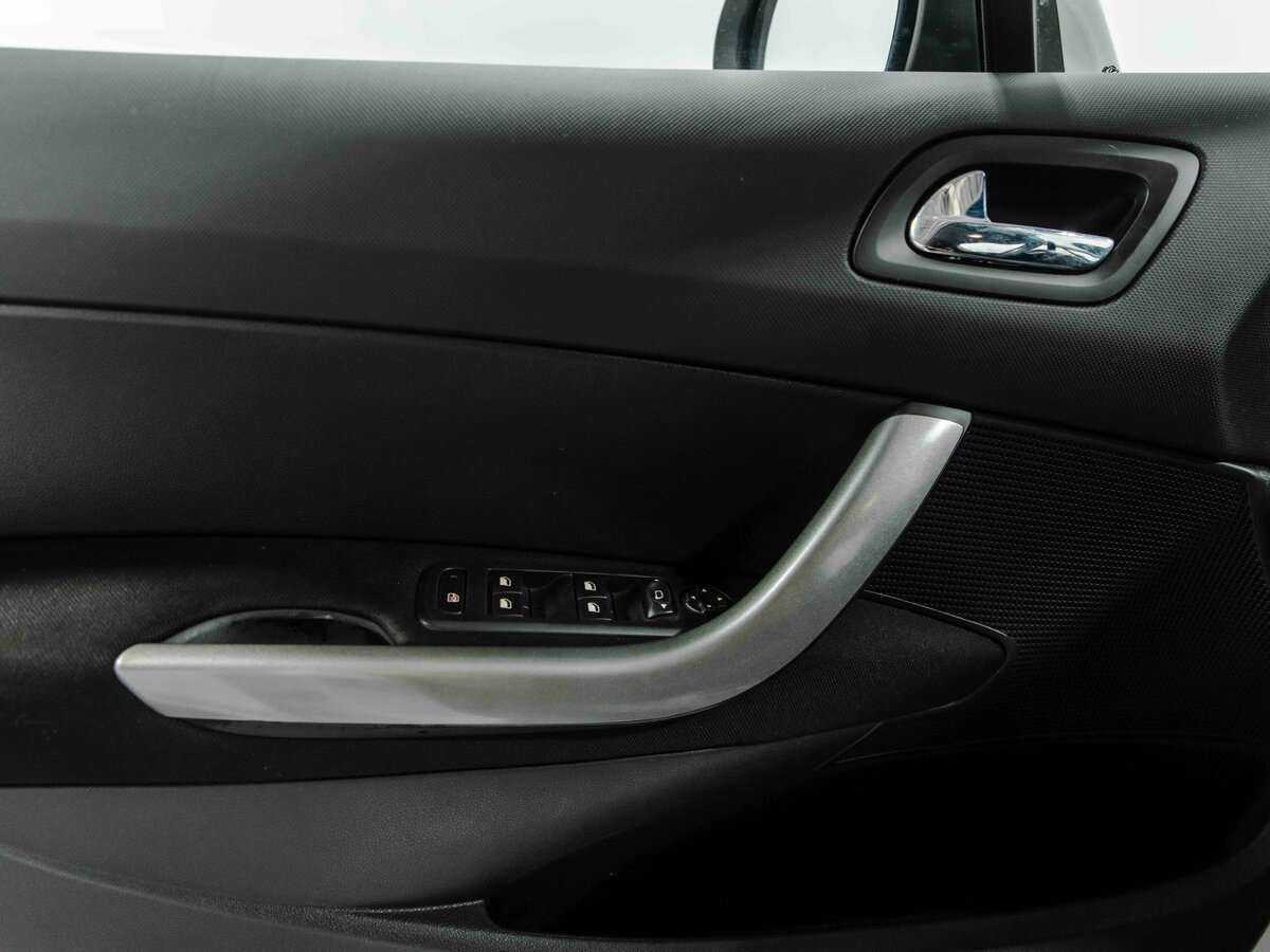 Купить Peugeot 408 с пробегом. Фото: #10