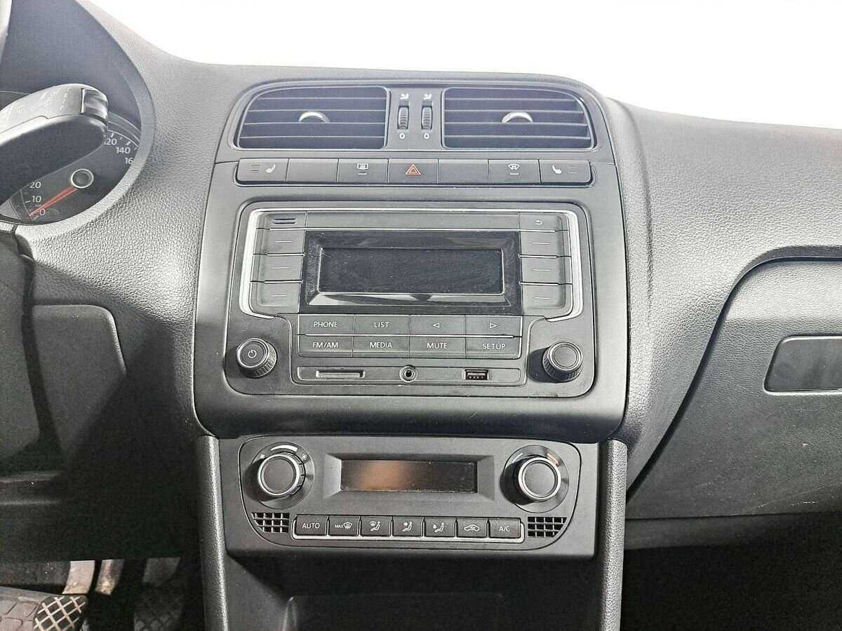 Купить Volkswagen Polo с пробегом. Фото: #12