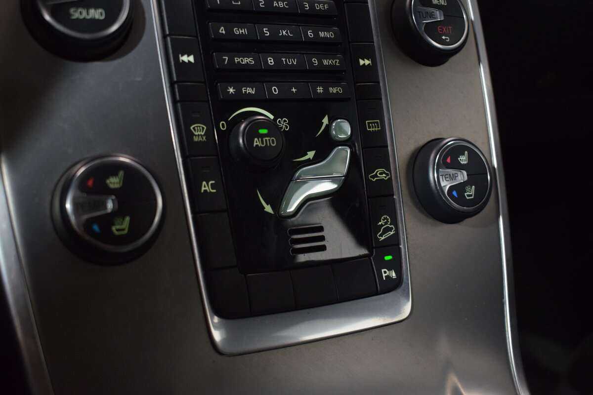 Купить Volvo XC70 с пробегом. Фото: #24