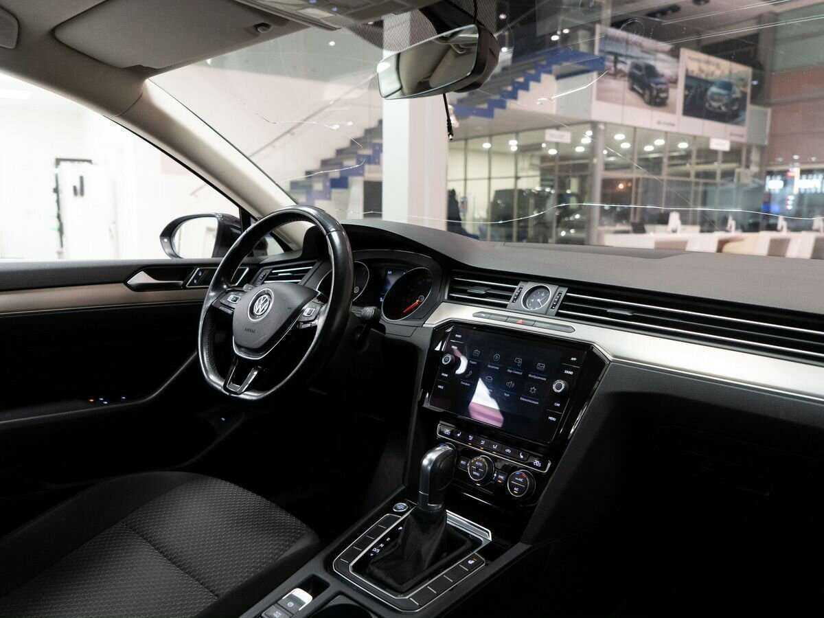 Купить Volkswagen Passat с пробегом. Фото: #18
