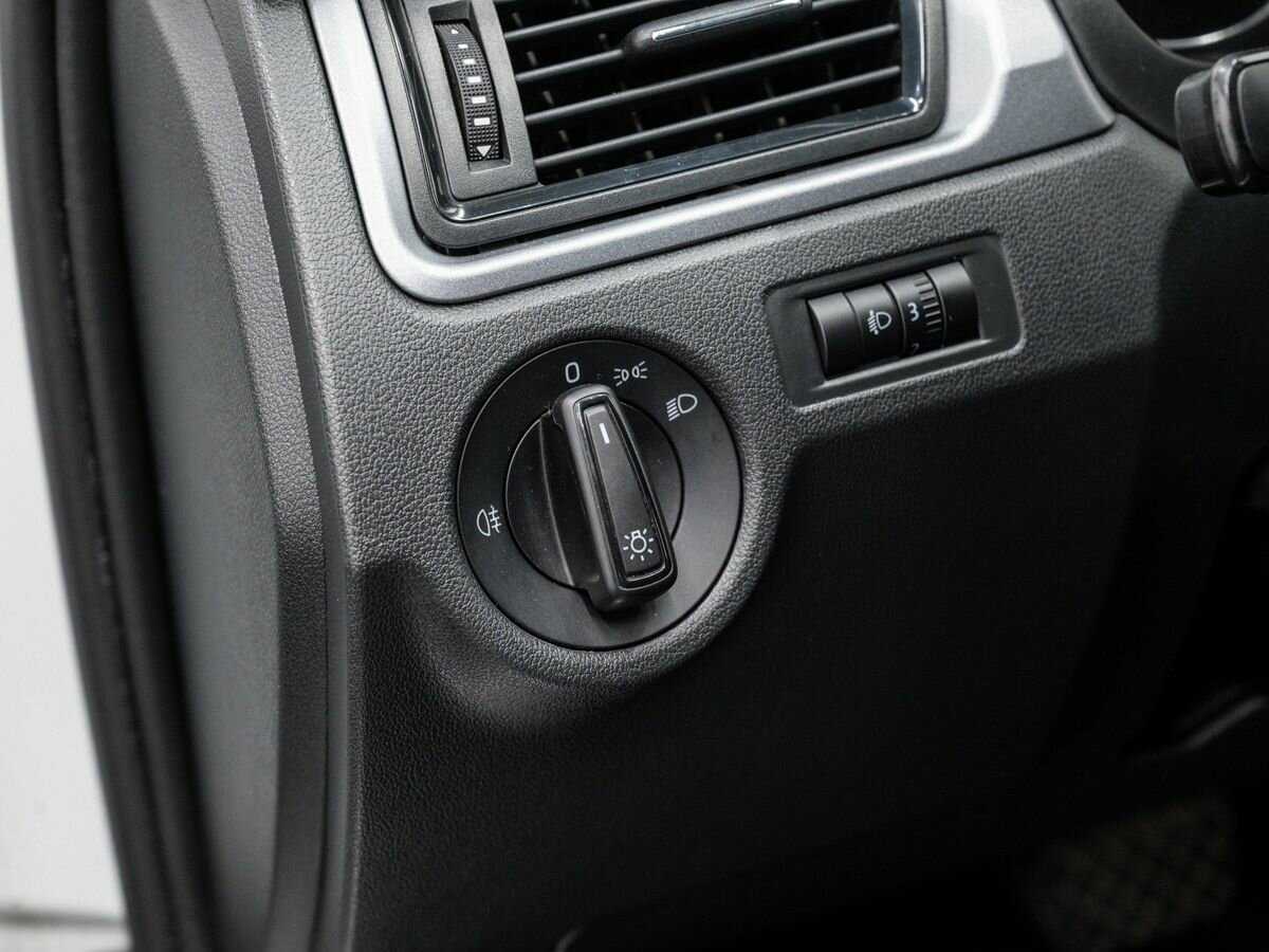 Купить Skoda Rapid с пробегом. Фото: #16