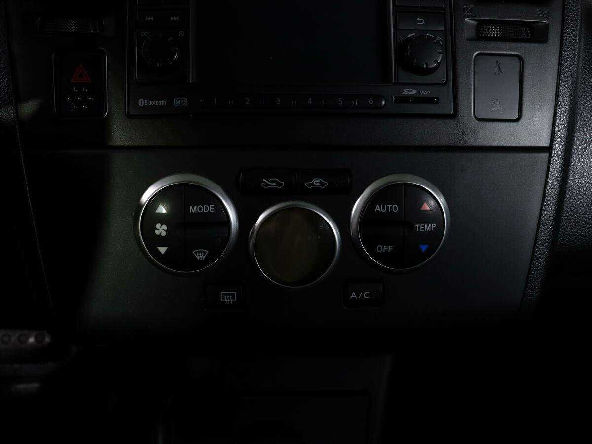 Купить Nissan Tiida с пробегом. Фото: #19