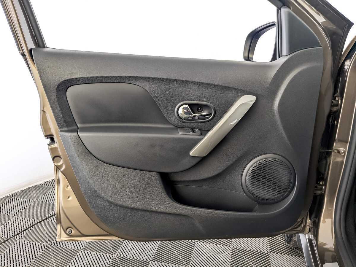 Купить Renault Sandero с пробегом. Фото: #14