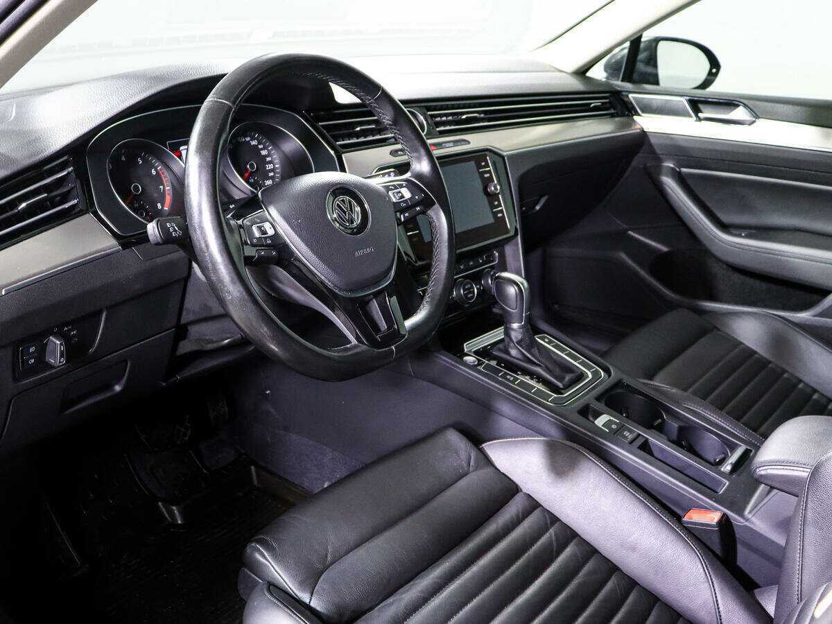Купить Volkswagen Passat с пробегом. Фото: #11