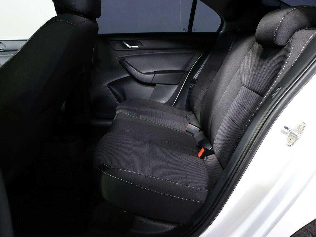Купить Skoda Rapid с пробегом. Фото: #8