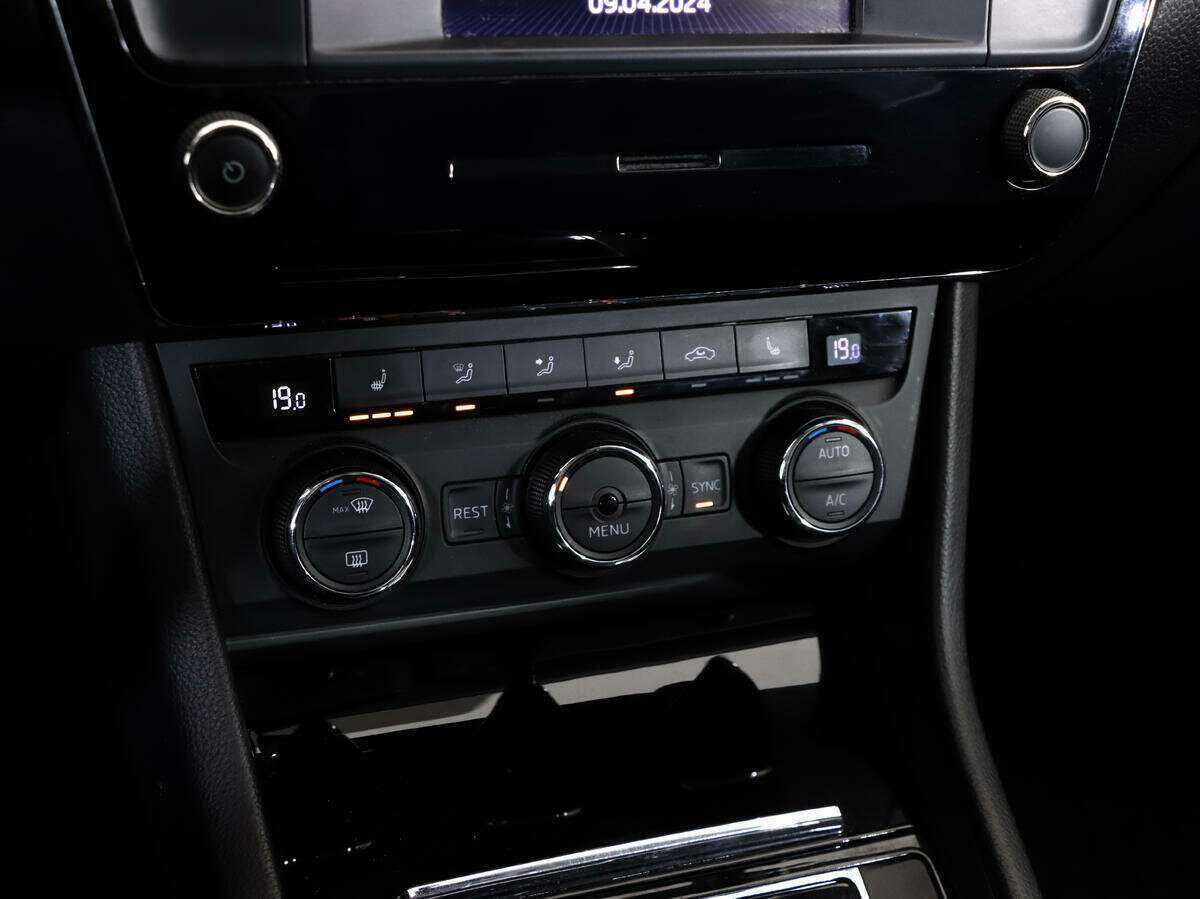 Купить Skoda Superb с пробегом. Фото: #11