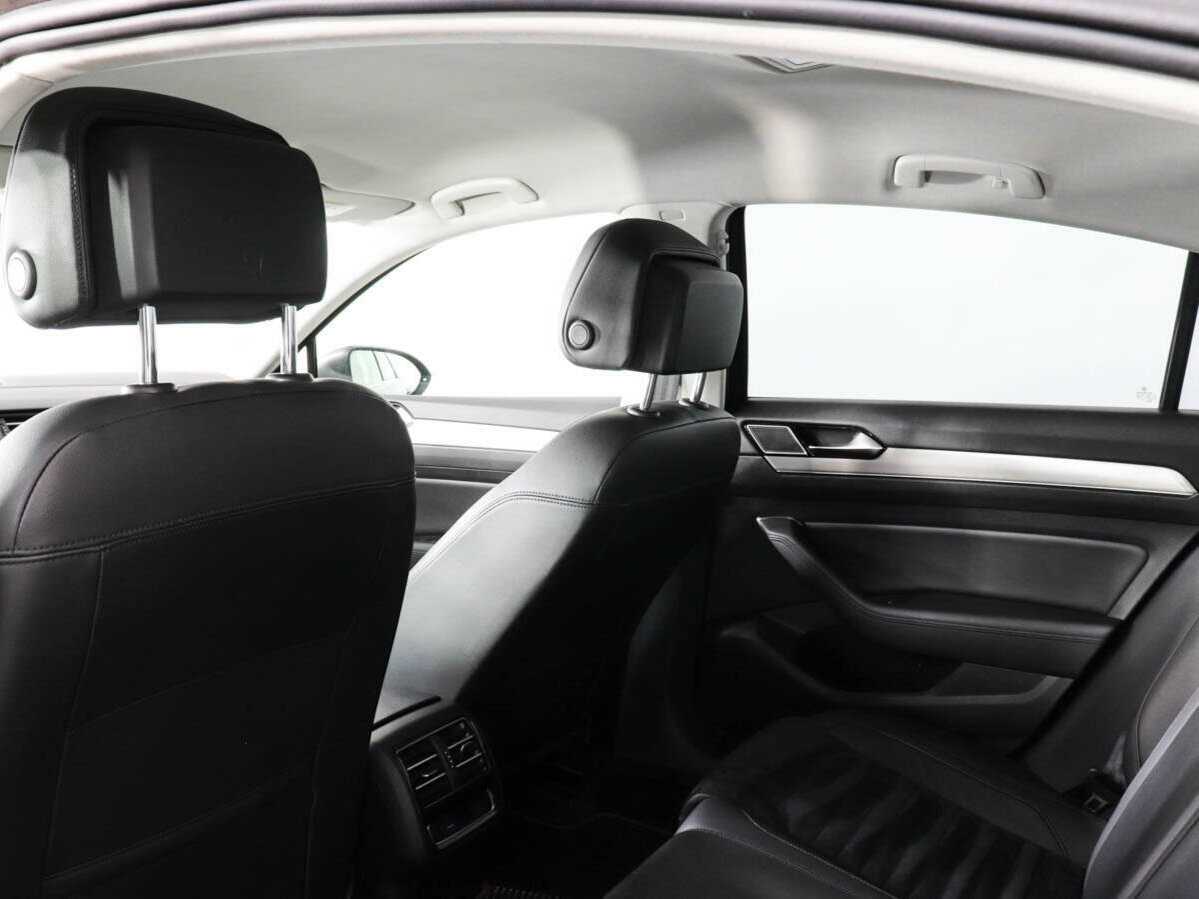 Купить Volkswagen Passat с пробегом. Фото: #9