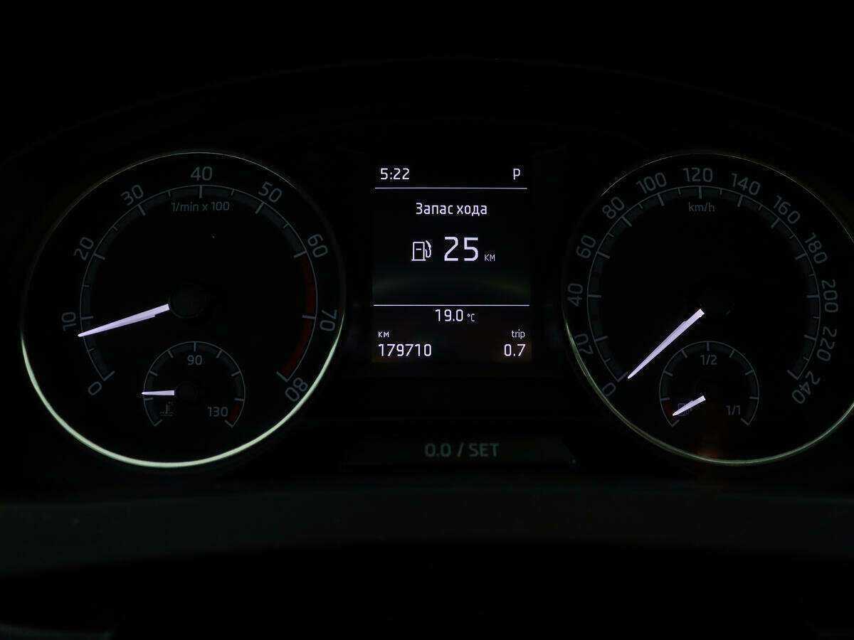 Купить Skoda Rapid с пробегом. Фото: #8