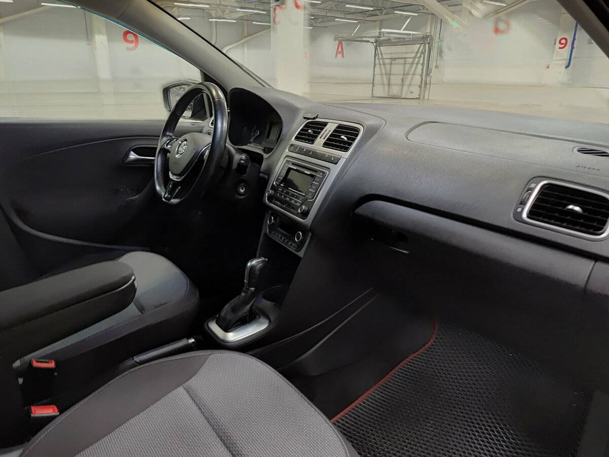Купить Volkswagen Polo с пробегом. Фото: #9