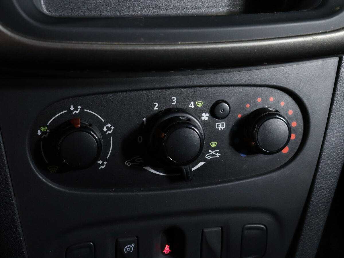 Купить Renault Sandero с пробегом. Фото: #17