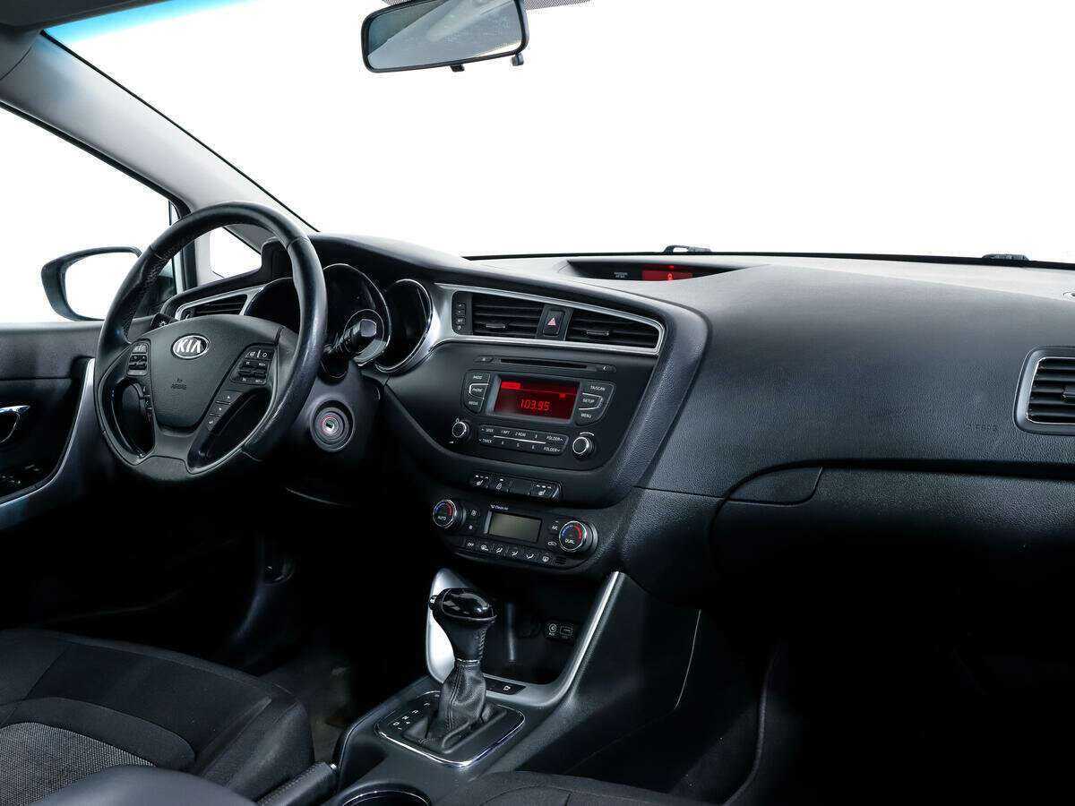 Купить Kia Ceed с пробегом. Фото: #8