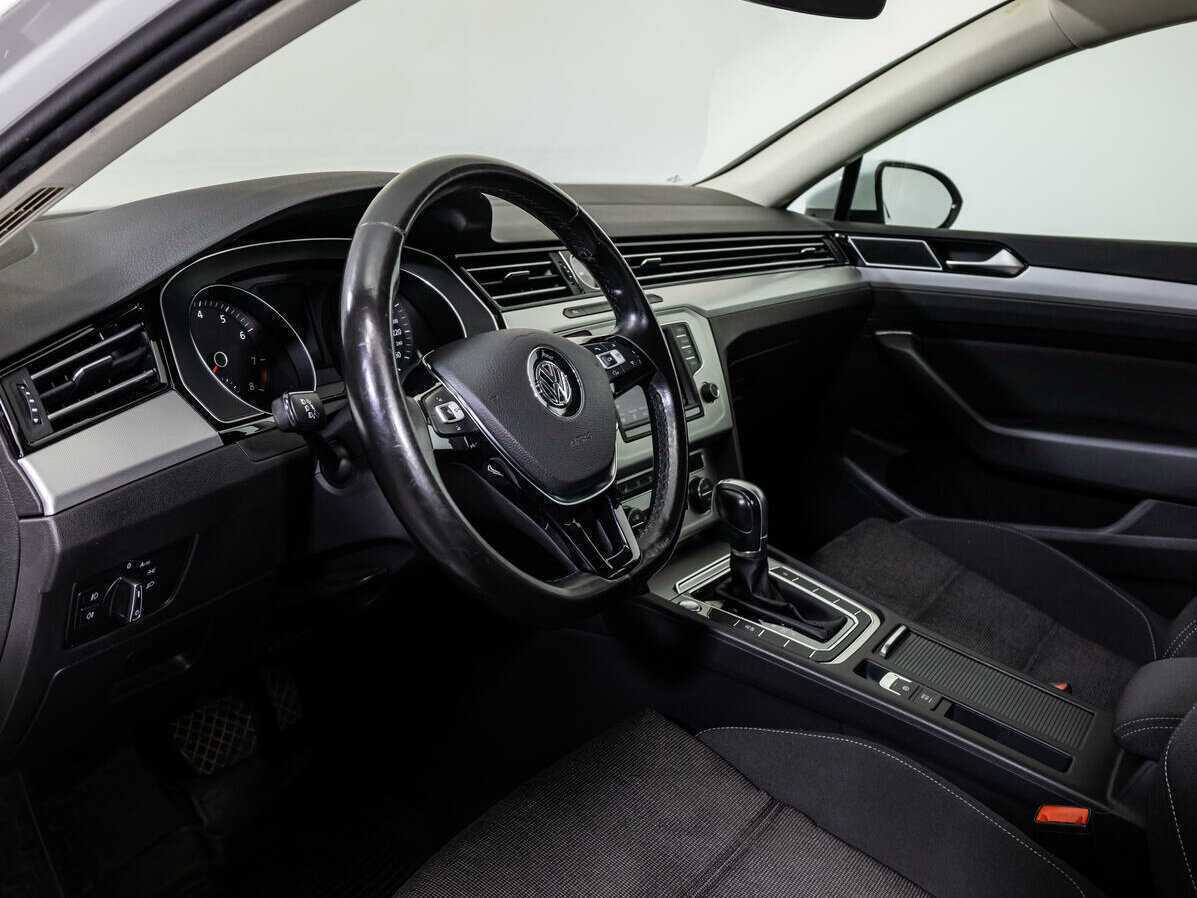 Купить Volkswagen Passat с пробегом. Фото: #8