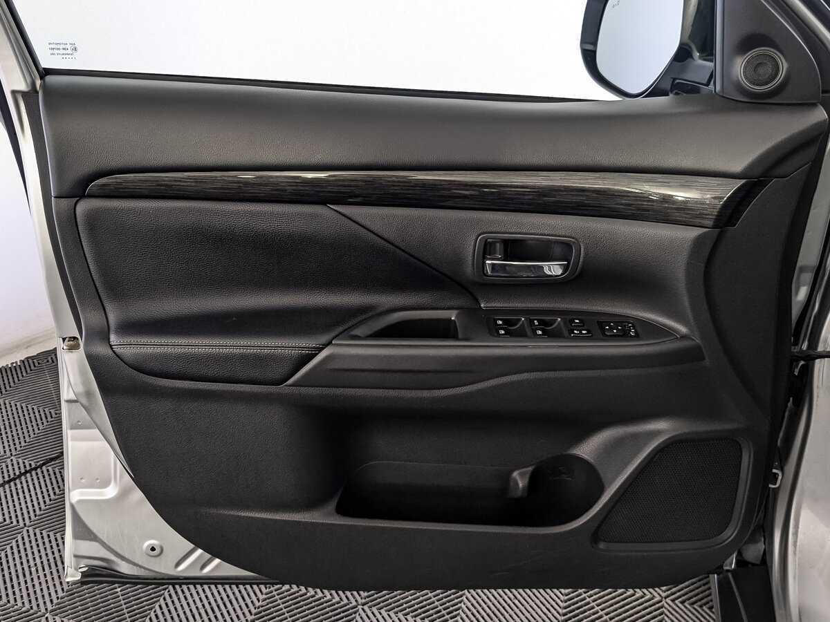 Купить Mitsubishi Outlander с пробегом. Фото: #13