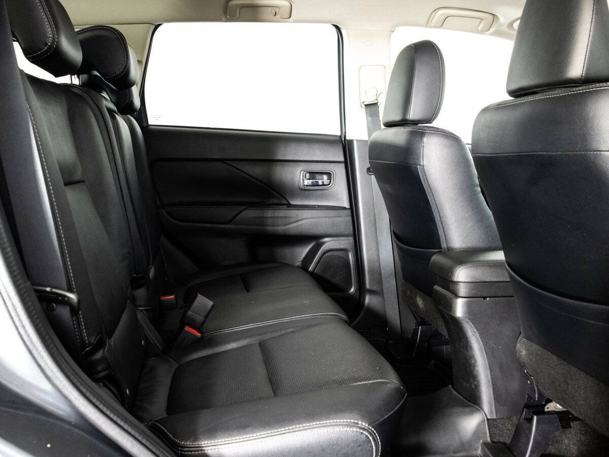 Купить Mitsubishi Outlander с пробегом. Фото: #11