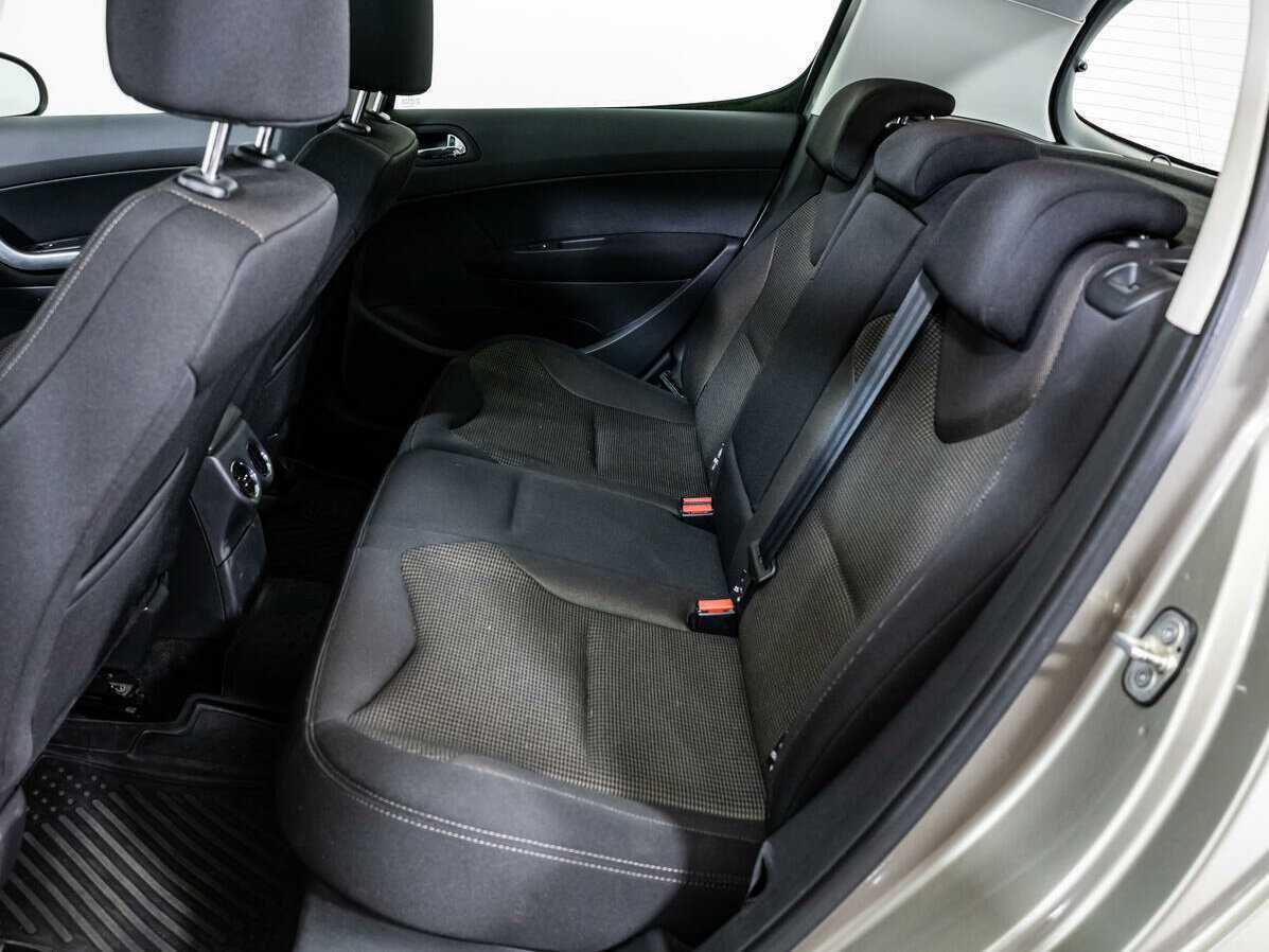 Купить Peugeot 308 с пробегом. Фото: #9