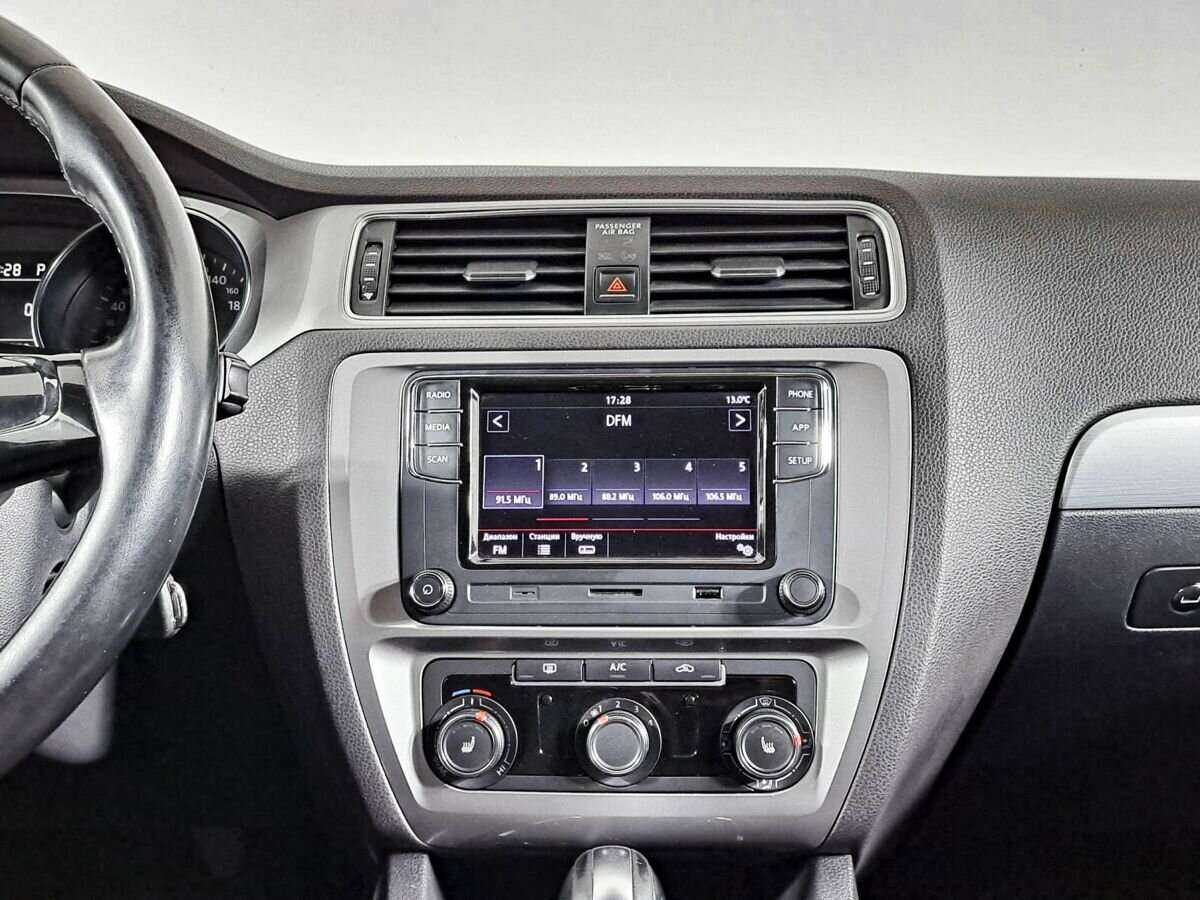 Купить Volkswagen Jetta с пробегом. Фото: #9