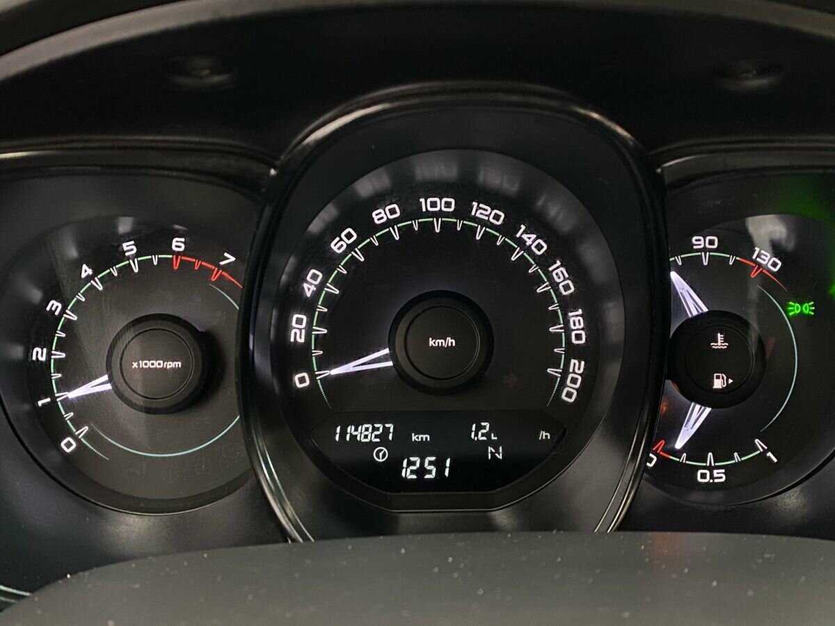 Купить Lada (ВАЗ) Vesta с пробегом. Фото: #11