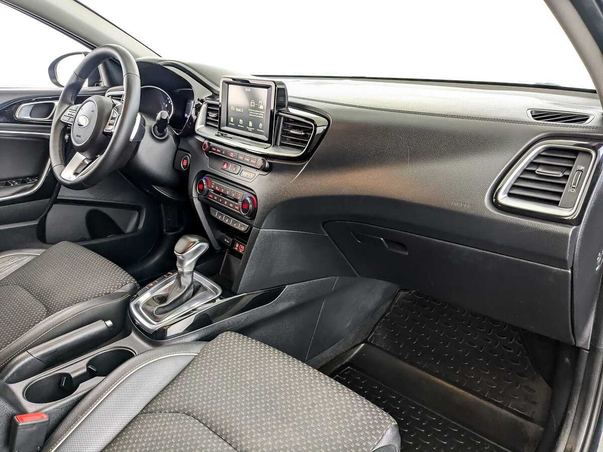 Купить Kia Ceed с пробегом. Фото: #8