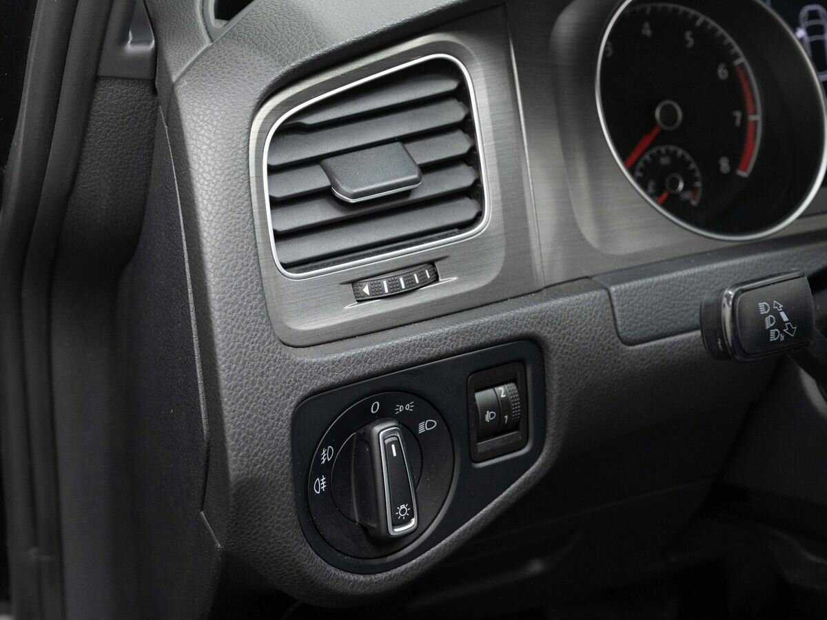 Купить Volkswagen Golf с пробегом. Фото: #18