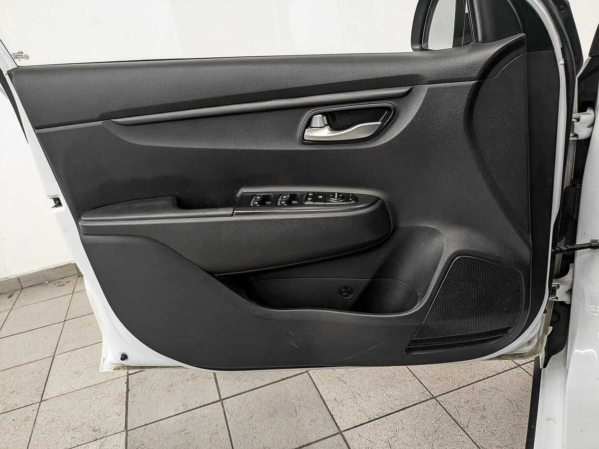 Купить Kia Rio с пробегом. Фото: #15