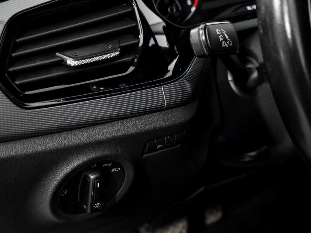 Купить Volkswagen Polo с пробегом. Фото: #10