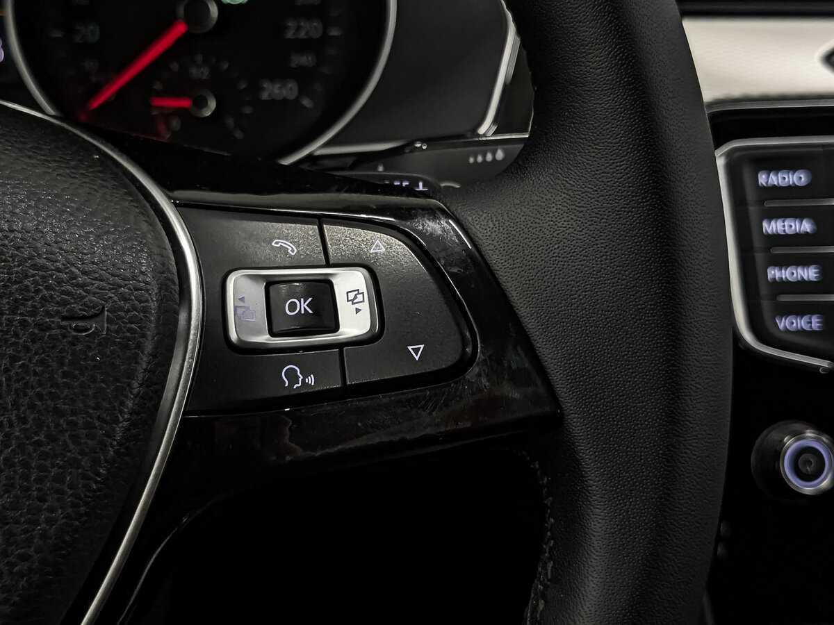 Купить Volkswagen Passat с пробегом. Фото: #28