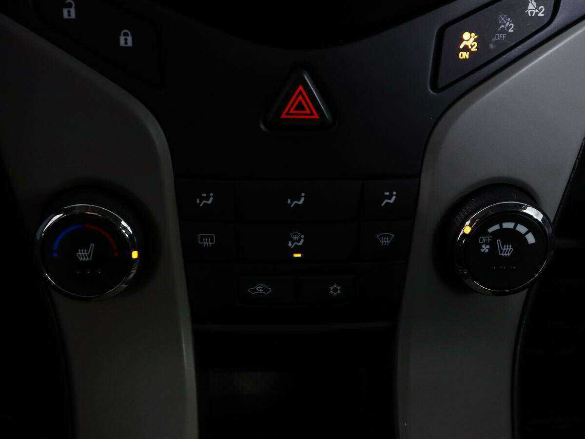 Купить Chevrolet Cruze с пробегом. Фото: #16