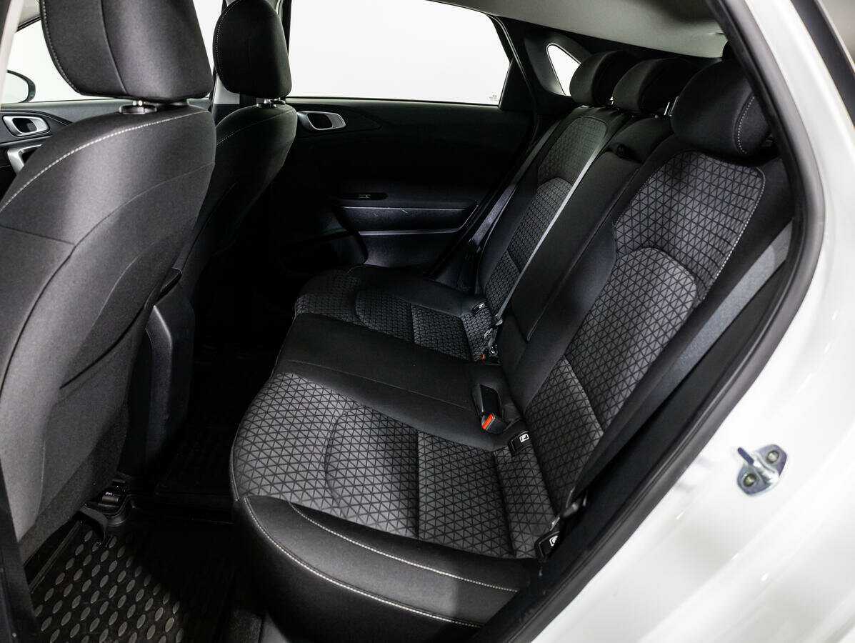 Купить Kia Ceed с пробегом. Фото: #9