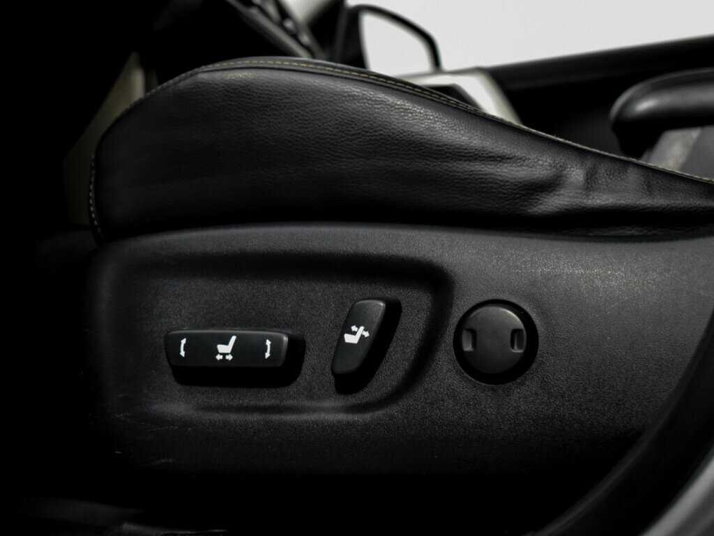 Купить Toyota RAV4 с пробегом. Фото: #8