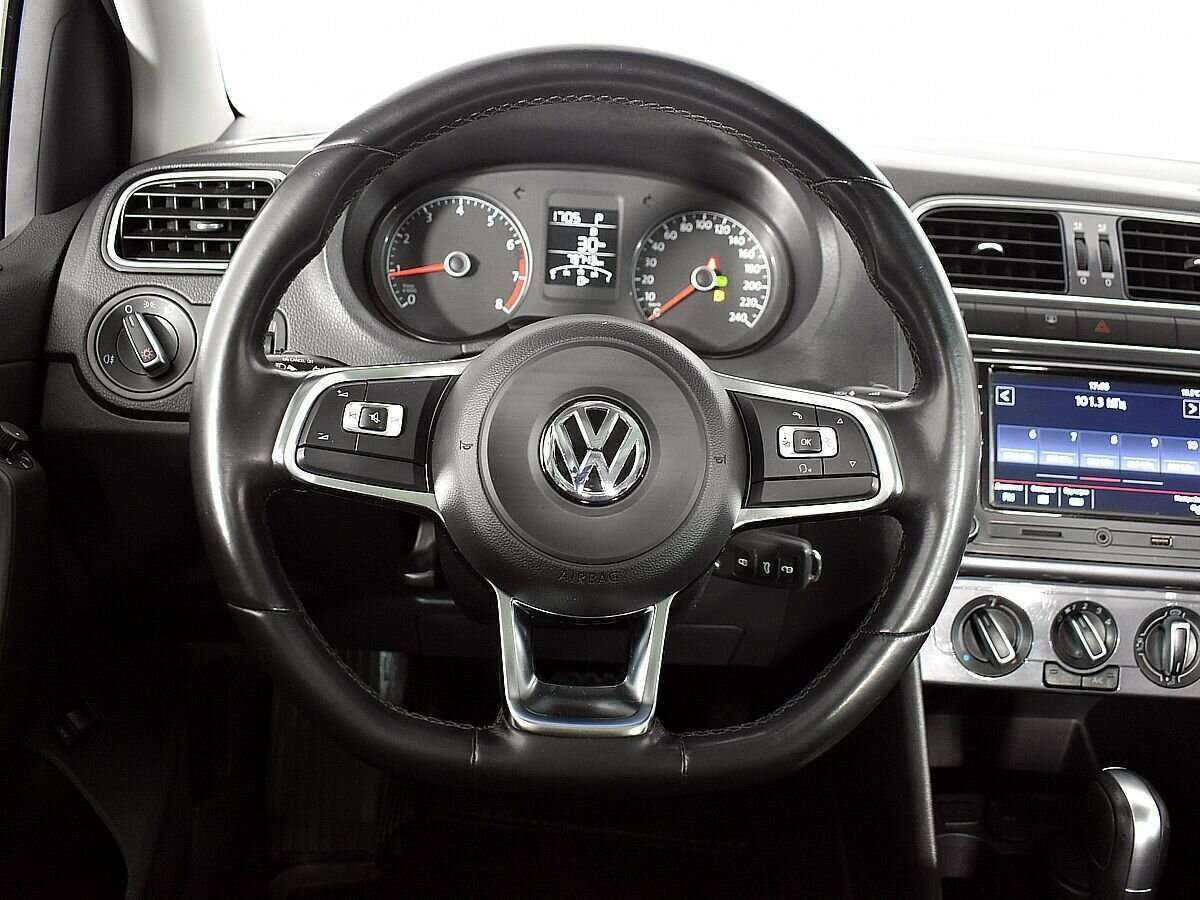 Купить Volkswagen Polo с пробегом. Фото: #10