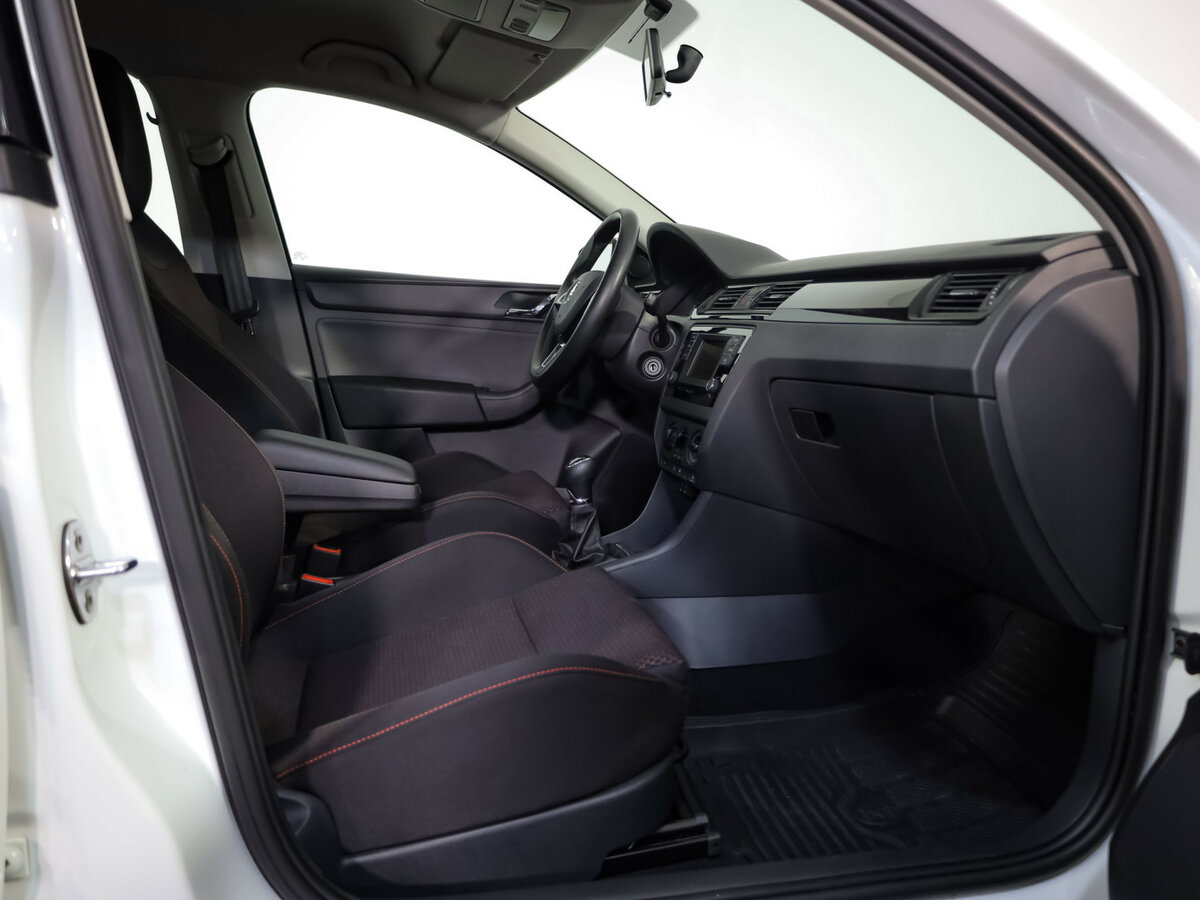 Купить Skoda Rapid с пробегом. Фото: #14