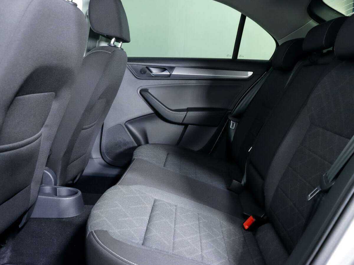 Купить Volkswagen Polo с пробегом. Фото: #9