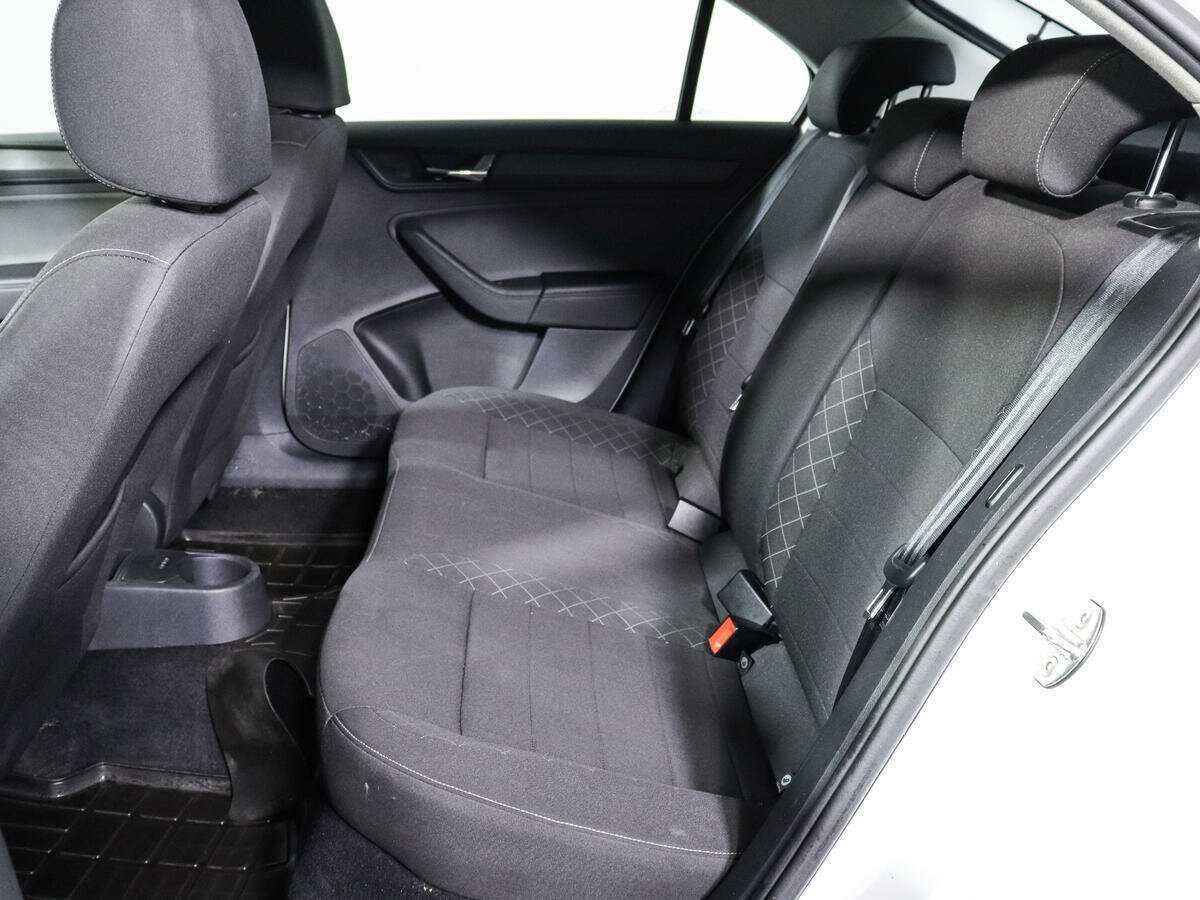 Купить Skoda Rapid с пробегом. Фото: #9