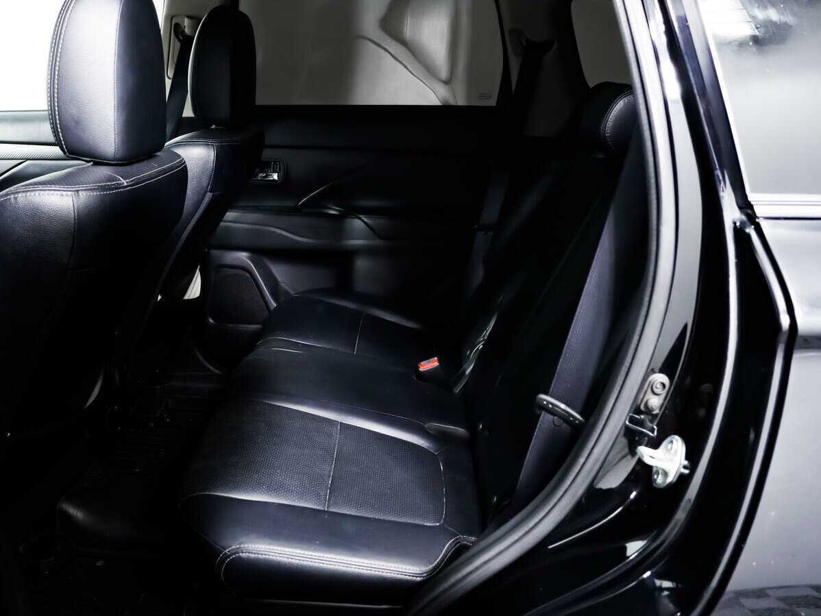 Купить Mitsubishi Outlander с пробегом. Фото: #11