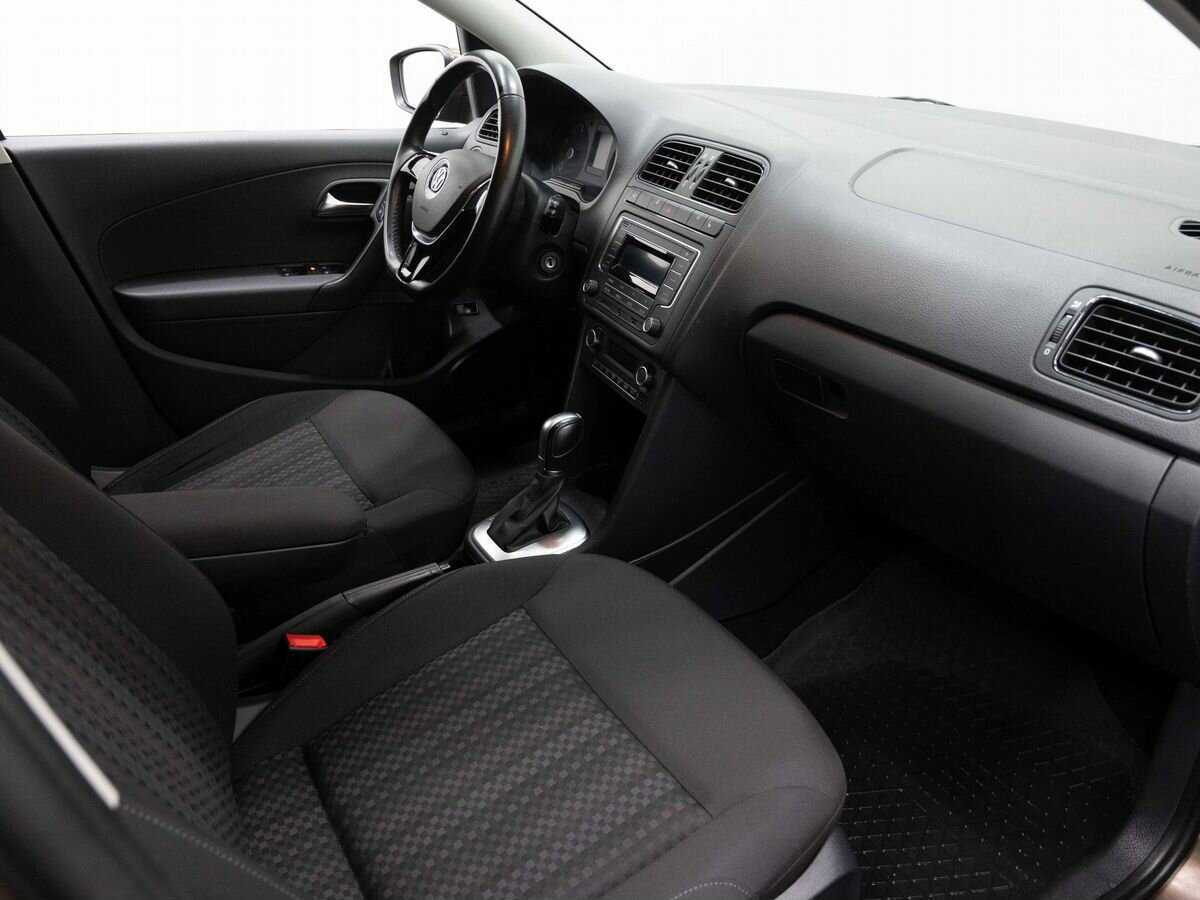 Купить Volkswagen Polo с пробегом. Фото: #11