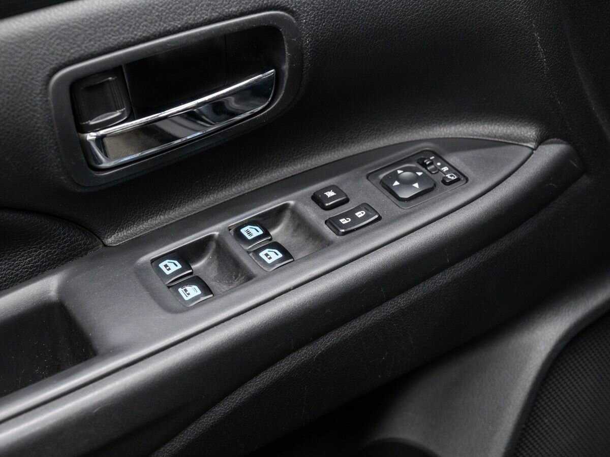 Купить Mitsubishi Outlander с пробегом. Фото: #14