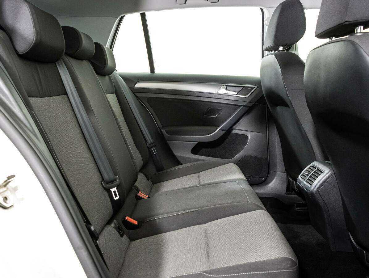 Купить Volkswagen Golf с пробегом. Фото: #10