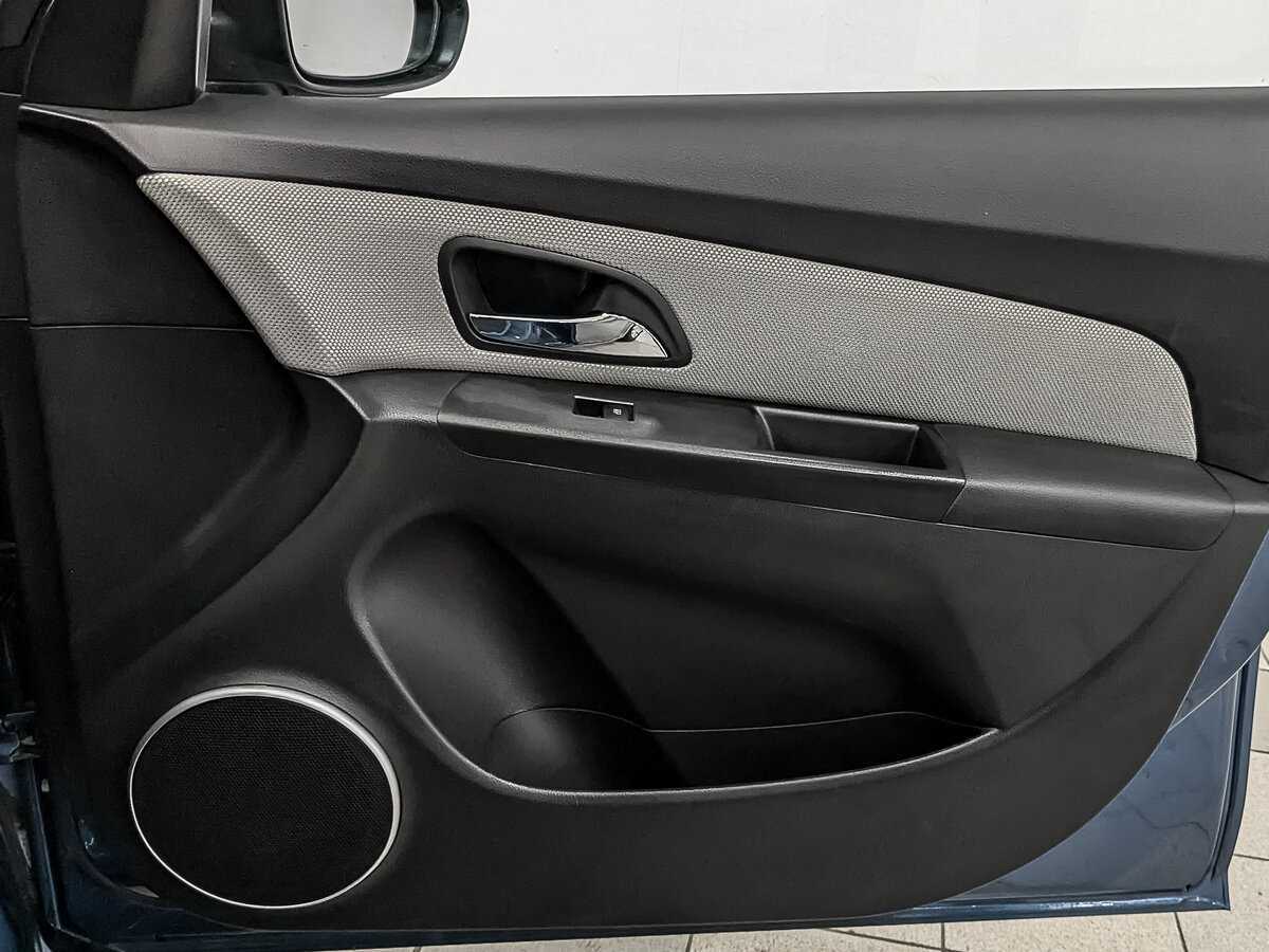 Купить Chevrolet Cruze с пробегом. Фото: #23