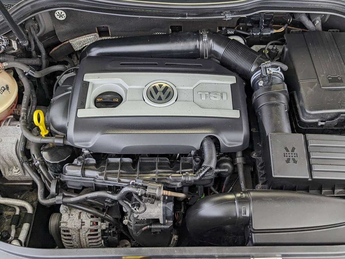 Купить Volkswagen Passat CC с пробегом. Фото: #8