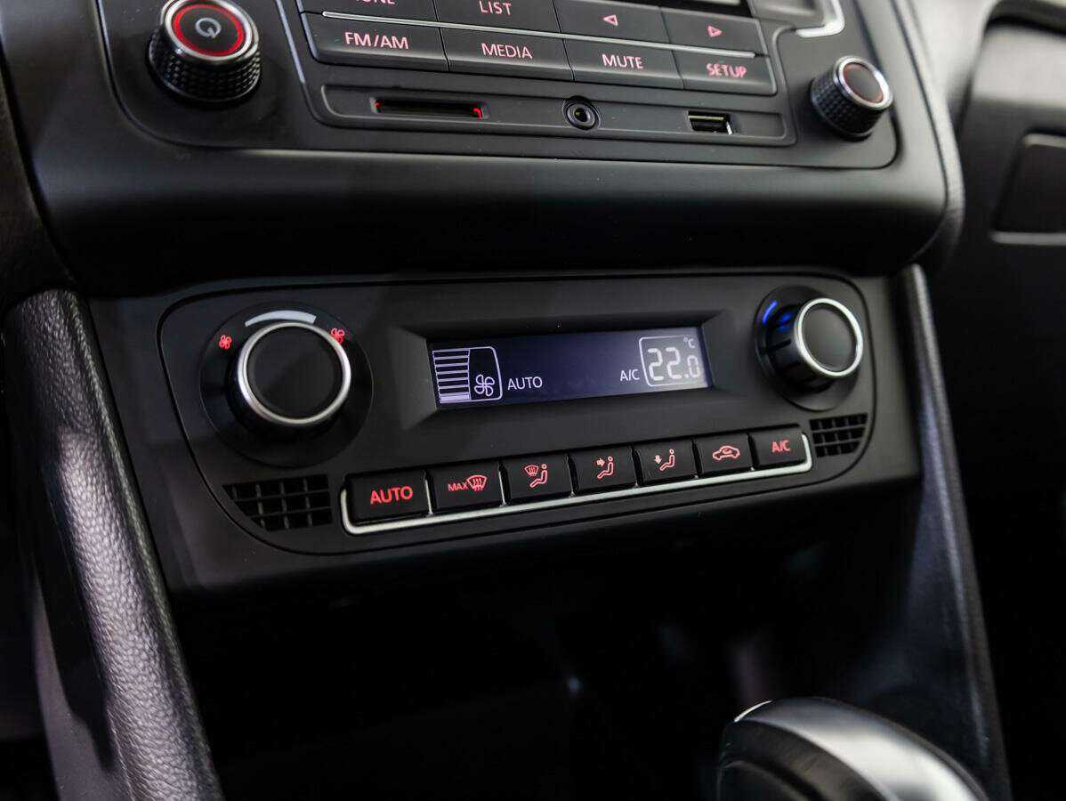 Купить Volkswagen Polo с пробегом. Фото: #11